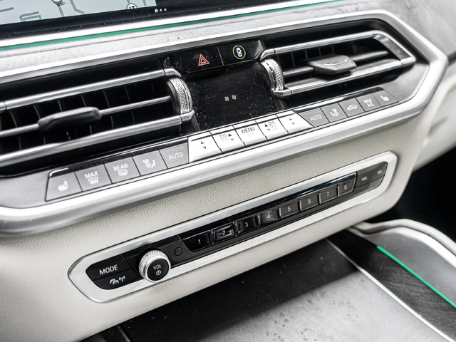 BMW X6 xDrive30d color Violeta. Año 2022. 210KW(286CV). Diésel. En concesionario Caetano Cuzco, Alcalá de Madrid