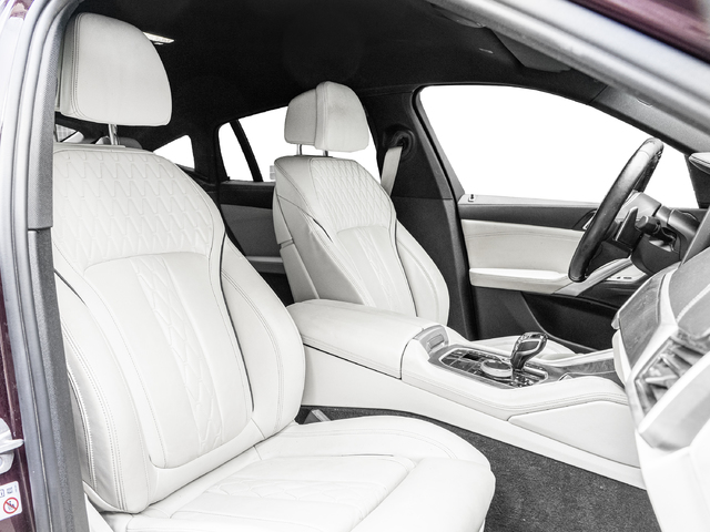 BMW X6 xDrive30d color Violeta. Año 2022. 210KW(286CV). Diésel. En concesionario Caetano Cuzco, Alcalá de Madrid