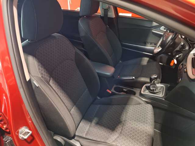 Kia Ceed 1.6 MHEV iMT Drive 100 kW (136 CV)