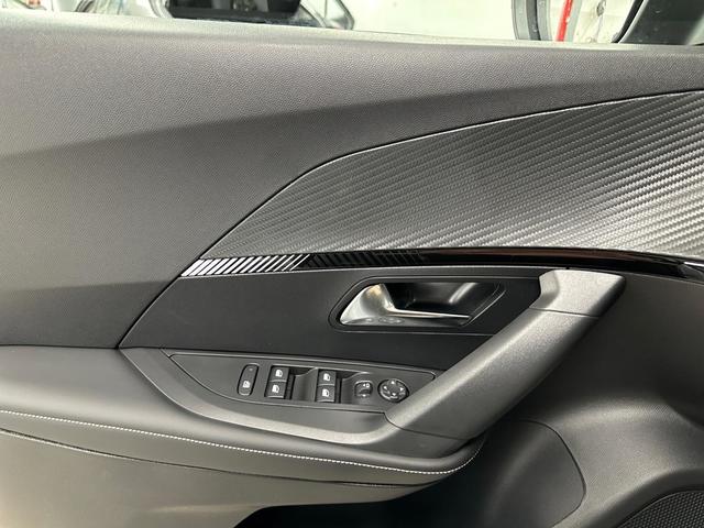 Foto 23 Peugeot 2008 Allure Hybrid eDCS6 107 kW (145 CV)