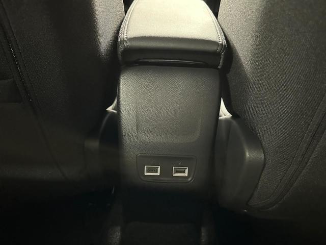 Foto 24 Peugeot 2008 Allure Hybrid eDCS6 107 kW (145 CV)