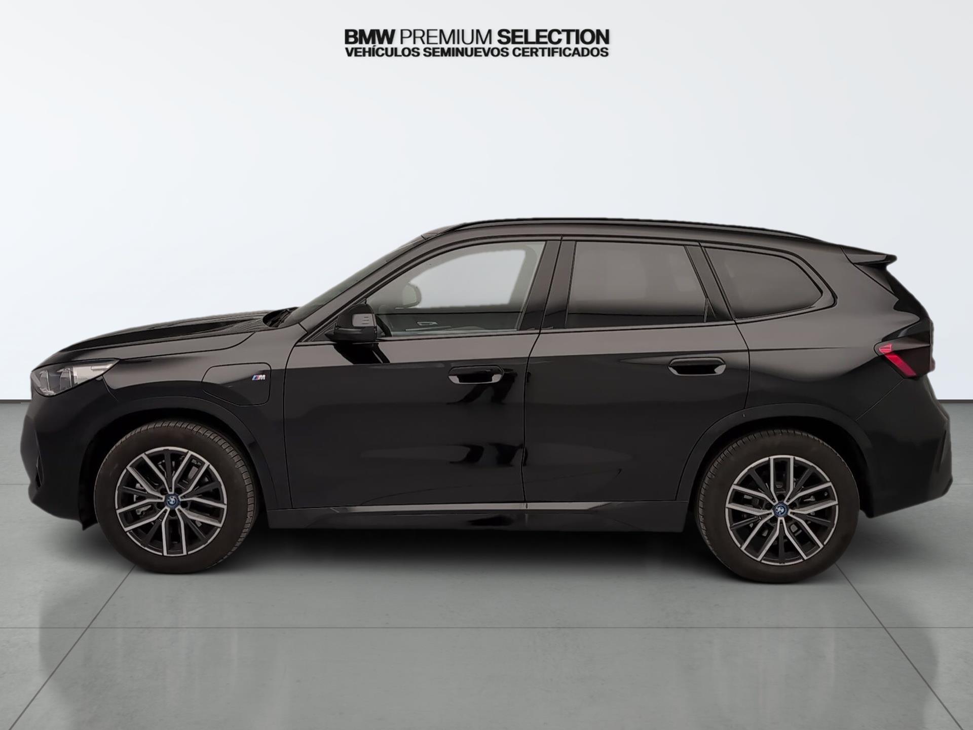BMW X1 xDrive30e color Negro. Año 2025. 240KW(326CV). Híbrido Electro/Gasolina. En concesionario Automotor Premium Velázquez - Málaga de Málaga