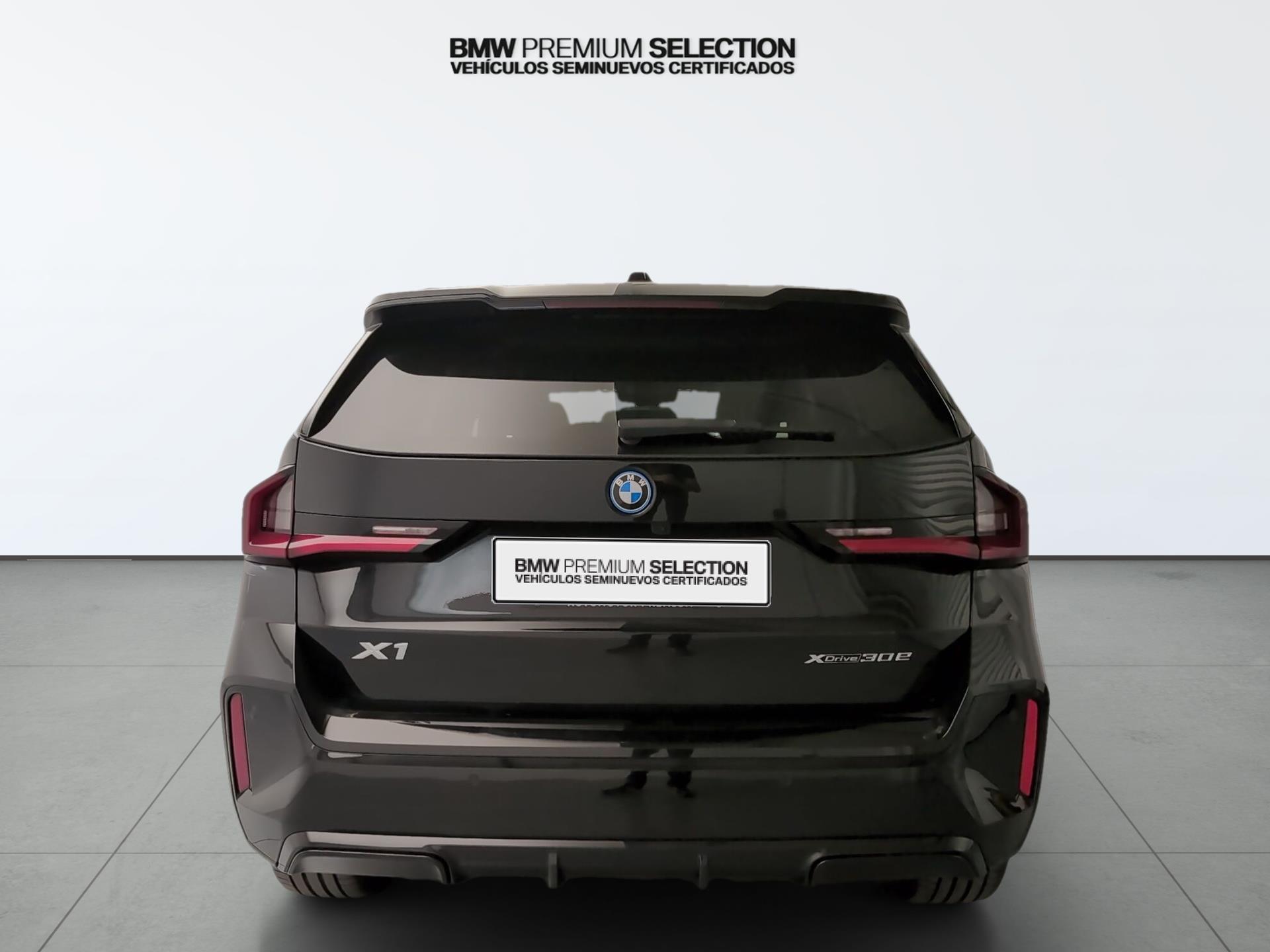 BMW X1 xDrive30e color Negro. Año 2025. 240KW(326CV). Híbrido Electro/Gasolina. En concesionario Automotor Premium Velázquez - Málaga de Málaga