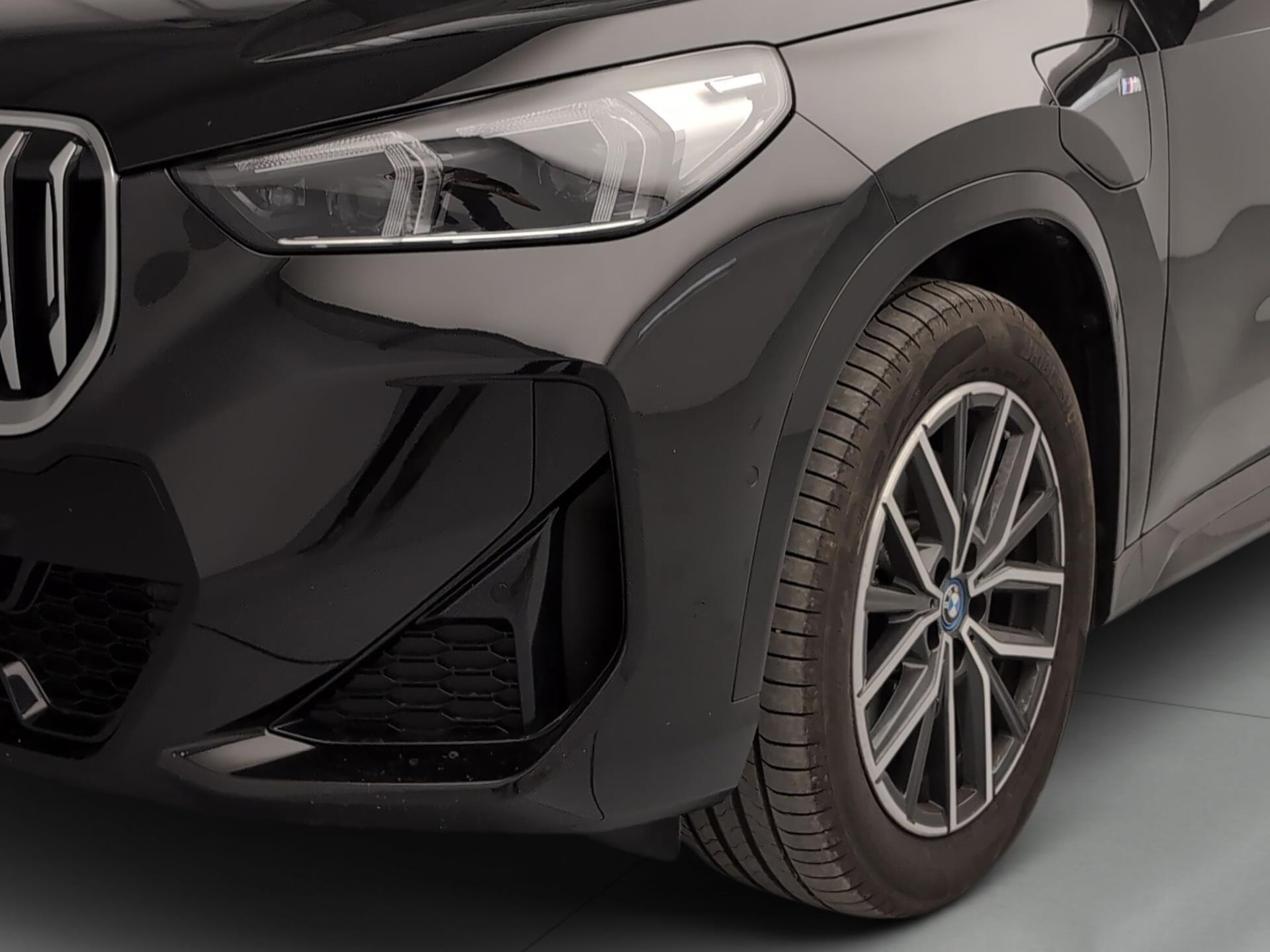 BMW X1 xDrive30e color Negro. Año 2025. 240KW(326CV). Híbrido Electro/Gasolina. En concesionario Automotor Premium Velázquez - Málaga de Málaga