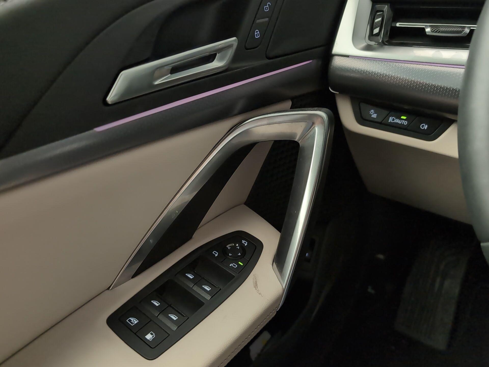 BMW X1 xDrive30e color Negro. Año 2025. 240KW(326CV). Híbrido Electro/Gasolina. En concesionario Automotor Premium Velázquez - Málaga de Málaga