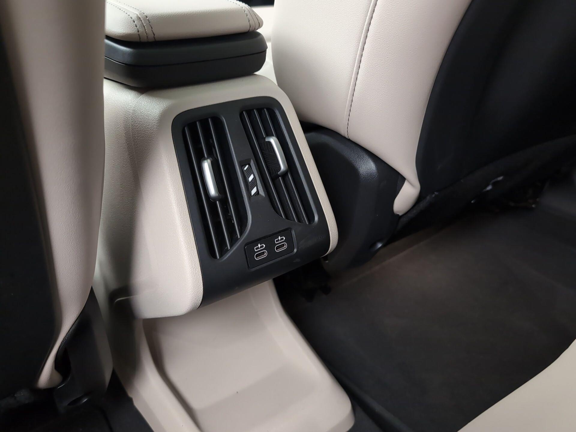 BMW X1 xDrive30e color Negro. Año 2025. 240KW(326CV). Híbrido Electro/Gasolina. En concesionario Automotor Premium Velázquez - Málaga de Málaga