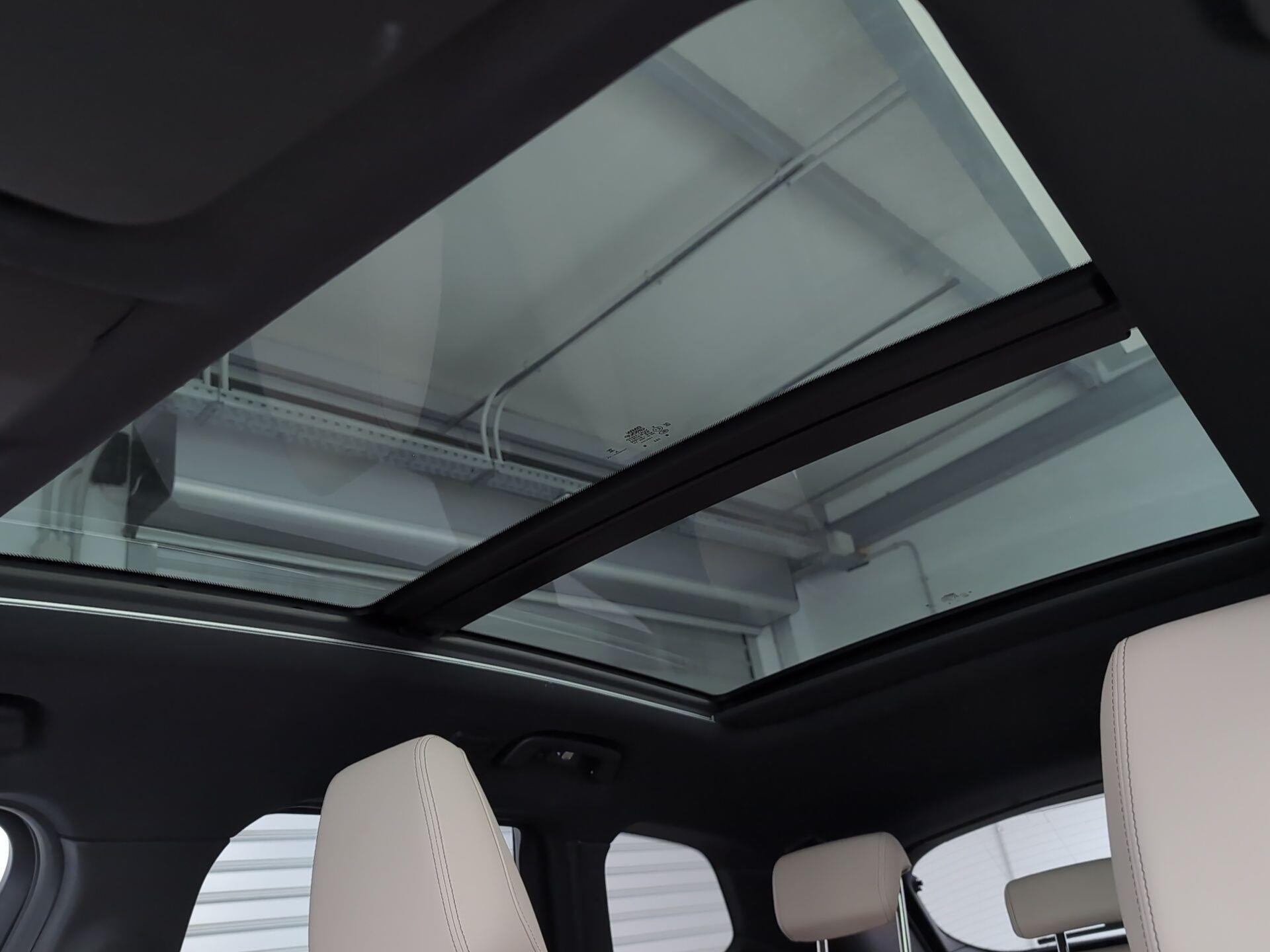 BMW X1 xDrive30e color Negro. Año 2025. 240KW(326CV). Híbrido Electro/Gasolina. En concesionario Automotor Premium Velázquez - Málaga de Málaga