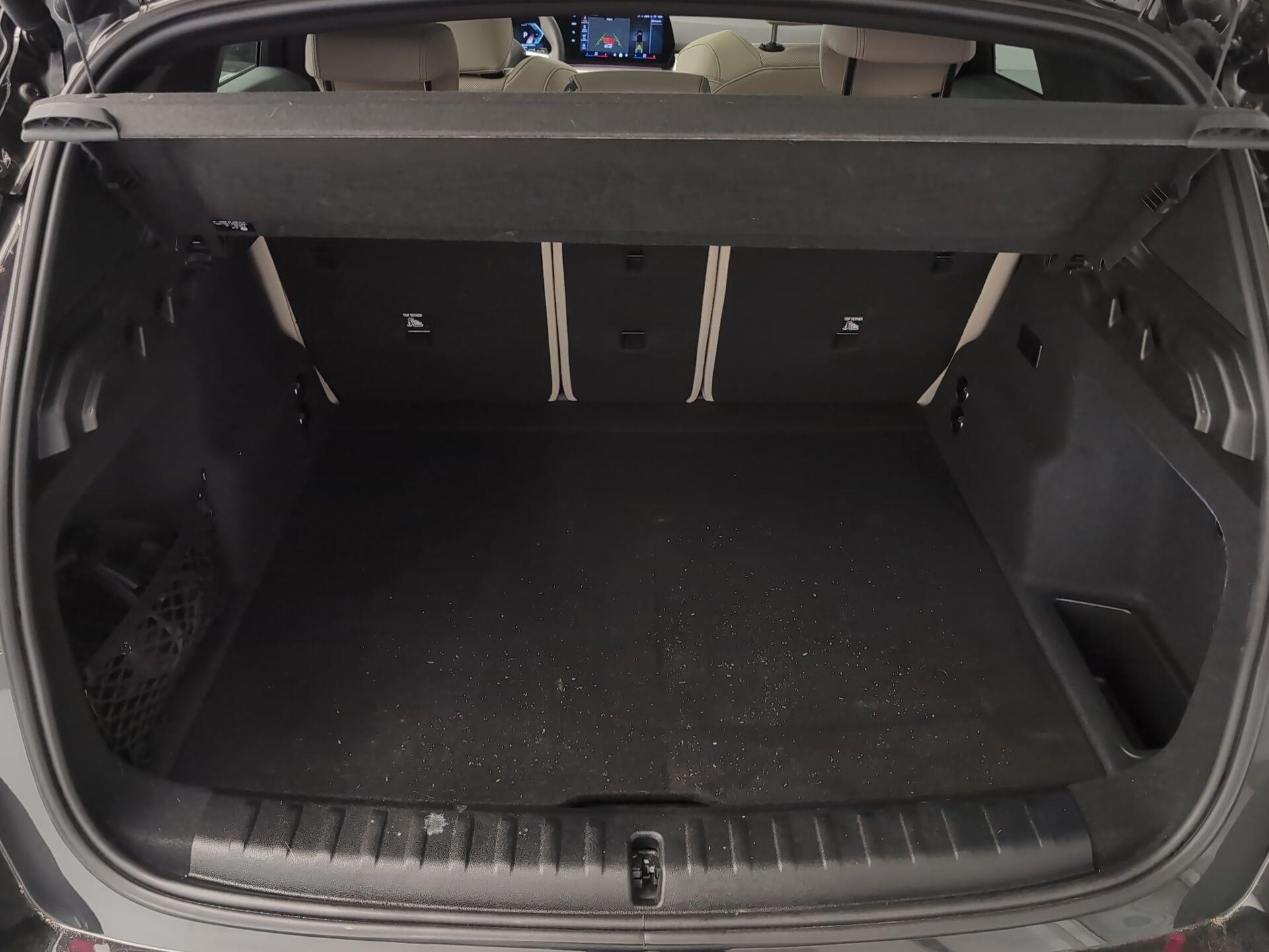 BMW X1 xDrive30e color Negro. Año 2025. 240KW(326CV). Híbrido Electro/Gasolina. En concesionario Automotor Premium Velázquez - Málaga de Málaga