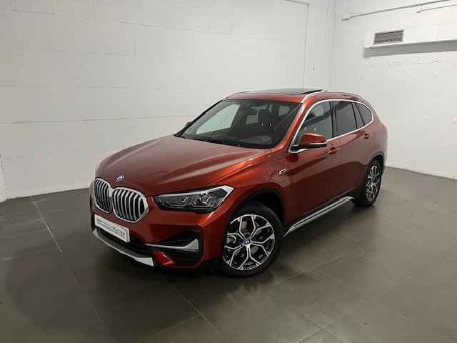BMW X1 xDrive25e color Naranja. Año 2022. 162KW(220CV). Híbrido Electro/Gasolina. En concesionario Amiocar S.A. de Coruña