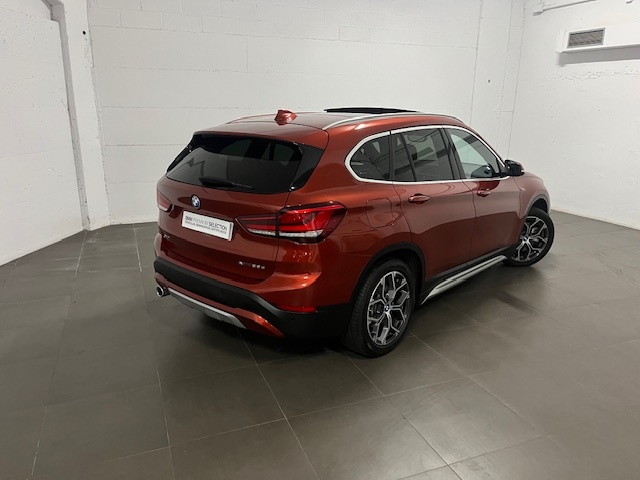 BMW X1 xDrive25e color Naranja. Año 2022. 162KW(220CV). Híbrido Electro/Gasolina. En concesionario Amiocar S.A. de Coruña