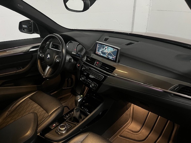 BMW X1 xDrive25e color Naranja. Año 2022. 162KW(220CV). Híbrido Electro/Gasolina. En concesionario Amiocar S.A. de Coruña