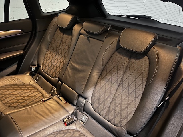 BMW X1 xDrive25e color Naranja. Año 2022. 162KW(220CV). Híbrido Electro/Gasolina. En concesionario Amiocar S.A. de Coruña