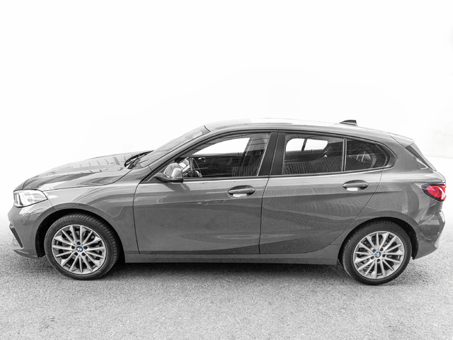 BMW Serie 1 118d color Gris. Año 2024. 110KW(150CV). Diésel. En concesionario Caetano Cuzco, Alcalá de Madrid
