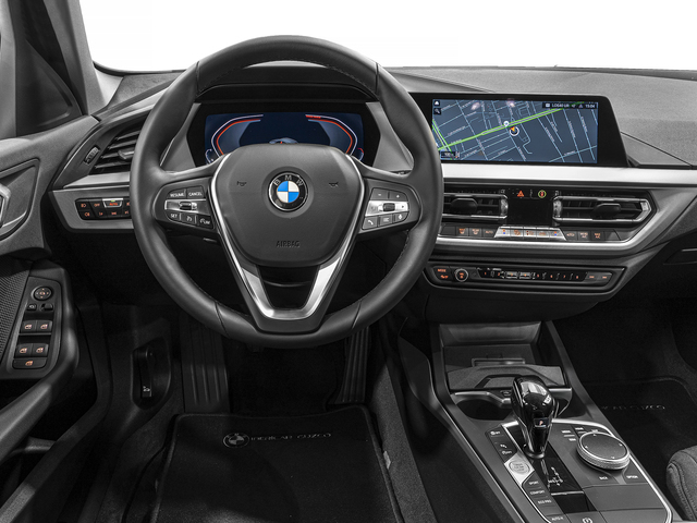 BMW Serie 1 118d color Gris. Año 2024. 110KW(150CV). Diésel. En concesionario Caetano Cuzco, Alcalá de Madrid