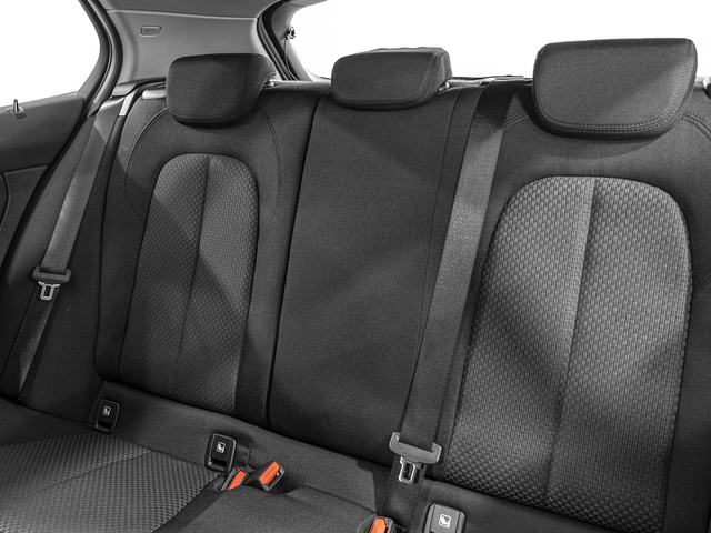 BMW Serie 1 118d color Gris. Año 2024. 110KW(150CV). Diésel. En concesionario Caetano Cuzco, Alcalá de Madrid