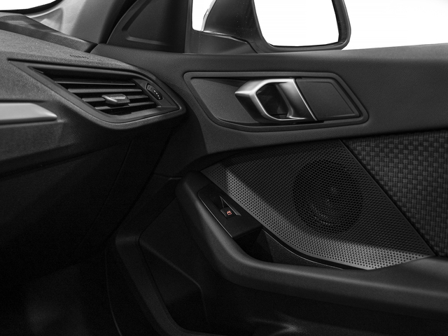 BMW Serie 1 118d color Gris. Año 2024. 110KW(150CV). Diésel. En concesionario Caetano Cuzco, Alcalá de Madrid