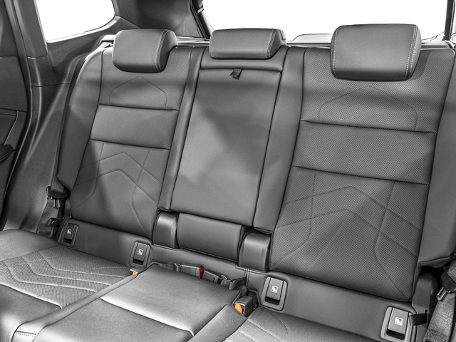 BMW X1 sDrive20i color Gris. Año 2025. 125KW(170CV). Gasolina. En concesionario Caetano Cuzco, Alcalá de Madrid