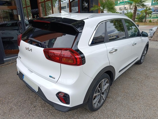 Foto 11 Kia Niro 1.6 GDi HEV Emotion 104 kW (141 CV)