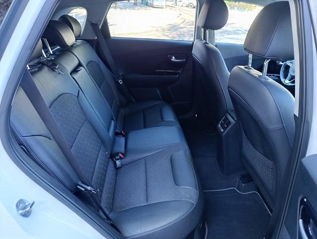 Foto 21 Kia Niro 1.6 GDi HEV Emotion 104 kW (141 CV)