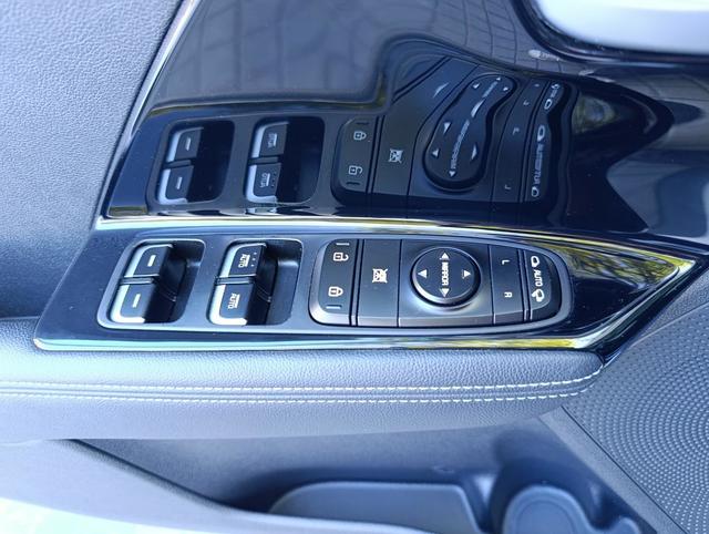 Foto 31 Kia Niro 1.6 GDi HEV Emotion 104 kW (141 CV)