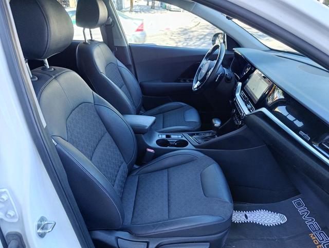 Foto 36 Kia Niro 1.6 GDi HEV Emotion 104 kW (141 CV)