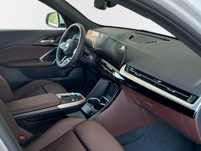 BMW iX2 xDrive30 color Blanco. Año 2025. 230KW(313CV). Eléctrico. En concesionario MURCIA PREMIUM S.L. JUAN CARLOS I de Murcia