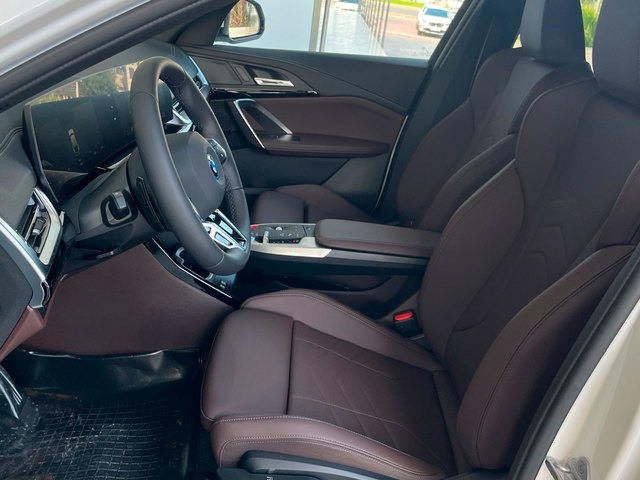 BMW iX2 xDrive30 color Blanco. Año 2025. 230KW(313CV). Eléctrico. En concesionario MURCIA PREMIUM S.L. JUAN CARLOS I de Murcia