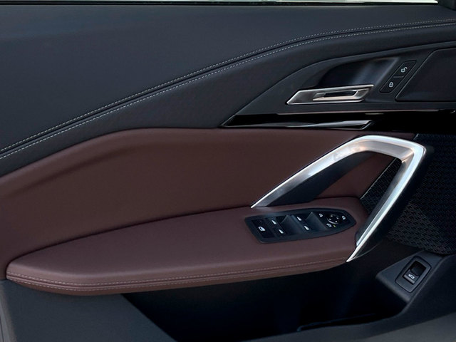 BMW iX2 xDrive30 color Blanco. Año 2025. 230KW(313CV). Eléctrico. En concesionario MURCIA PREMIUM S.L. JUAN CARLOS I de Murcia