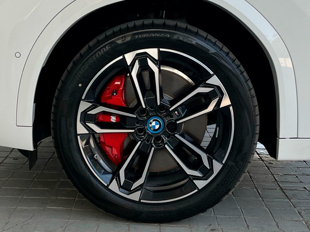 BMW iX2 xDrive30 color Blanco. Año 2025. 230KW(313CV). Eléctrico. En concesionario MURCIA PREMIUM S.L. JUAN CARLOS I de Murcia