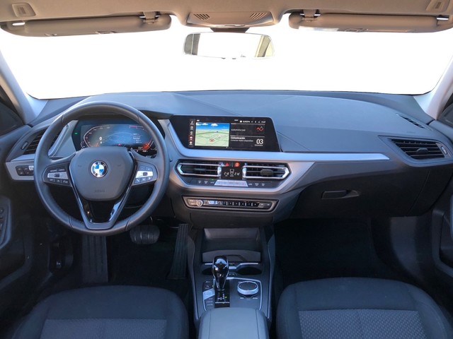 BMW Serie 1 118d color Gris. Año 2024. 110KW(150CV). Diésel. En concesionario Vehinter Alcorcón de Madrid