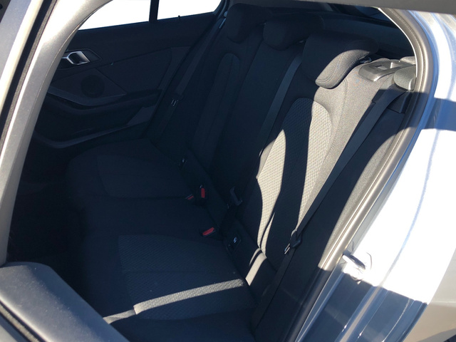 BMW Serie 1 118d color Gris. Año 2024. 110KW(150CV). Diésel. En concesionario Vehinter Alcorcón de Madrid