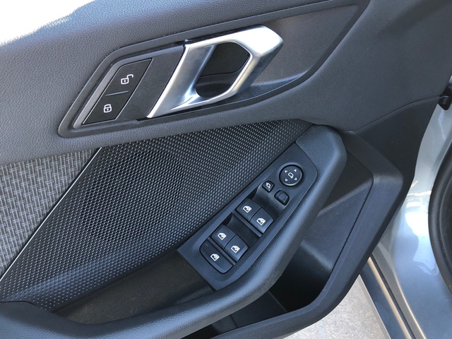 BMW Serie 1 118d color Gris. Año 2024. 110KW(150CV). Diésel. En concesionario Vehinter Alcorcón de Madrid