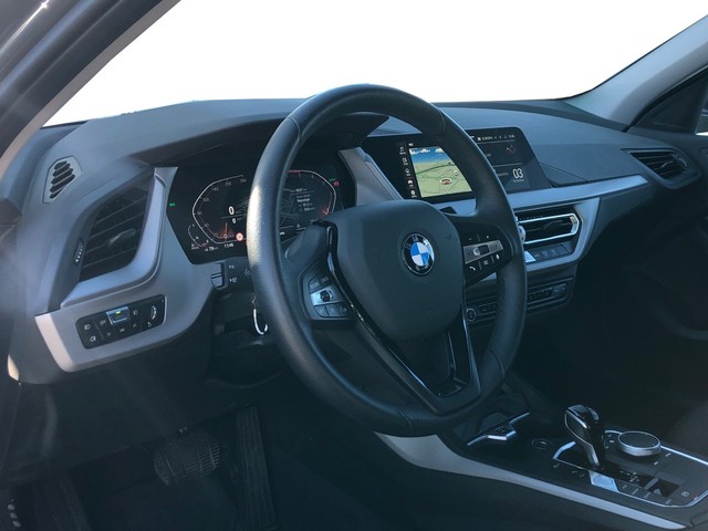 BMW Serie 1 118d color Gris. Año 2024. 110KW(150CV). Diésel. En concesionario Vehinter Alcorcón de Madrid