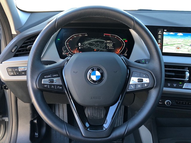 BMW Serie 1 118d color Gris. Año 2024. 110KW(150CV). Diésel. En concesionario Vehinter Alcorcón de Madrid