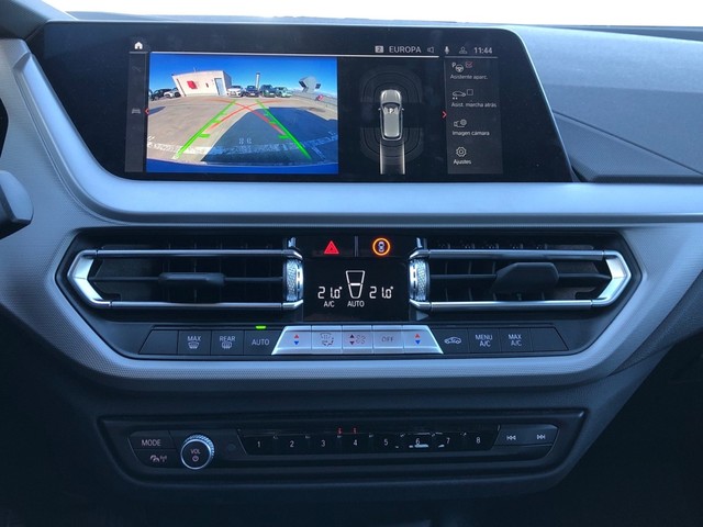 BMW Serie 1 118d color Gris. Año 2024. 110KW(150CV). Diésel. En concesionario Vehinter Alcorcón de Madrid