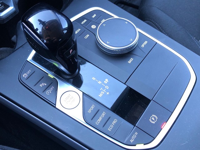 BMW Serie 1 118d color Gris. Año 2024. 110KW(150CV). Diésel. En concesionario Vehinter Alcorcón de Madrid