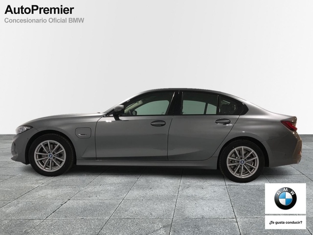 BMW Serie 3 320e color Gris. Año 2024. 150KW(204CV). Híbrido Electro/Gasolina. En concesionario Auto Premier, S.A. - MADRID de Madrid