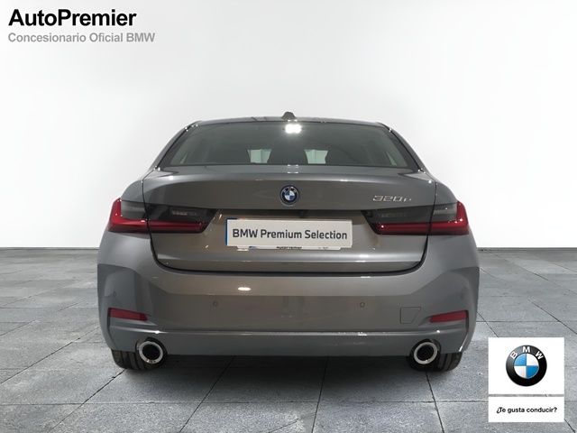 BMW Serie 3 320e color Gris. Año 2024. 150KW(204CV). Híbrido Electro/Gasolina. En concesionario Auto Premier, S.A. - MADRID de Madrid