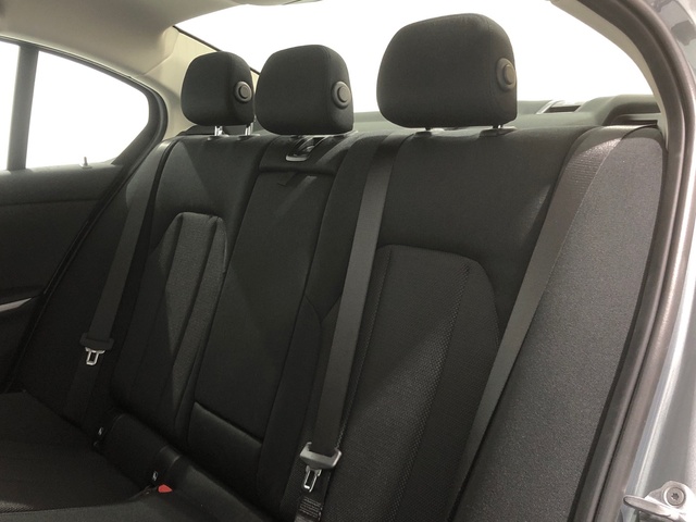 BMW Serie 3 320e color Gris. Año 2024. 150KW(204CV). Híbrido Electro/Gasolina. En concesionario Auto Premier, S.A. - MADRID de Madrid