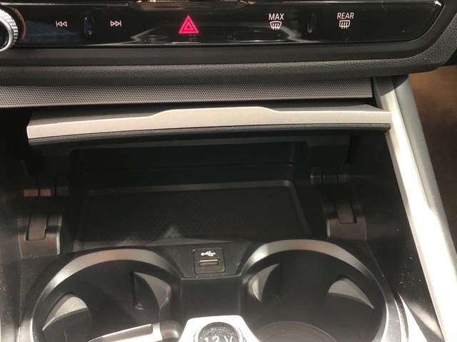 BMW Serie 3 320e color Gris. Año 2024. 150KW(204CV). Híbrido Electro/Gasolina. En concesionario Auto Premier, S.A. - MADRID de Madrid