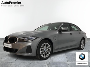 Fotos de BMW Serie 3 320e color Gris. Año 2024. 150KW(204CV). Híbrido Electro/Gasolina. En concesionario Auto Premier, S.A. - MADRID de Madrid