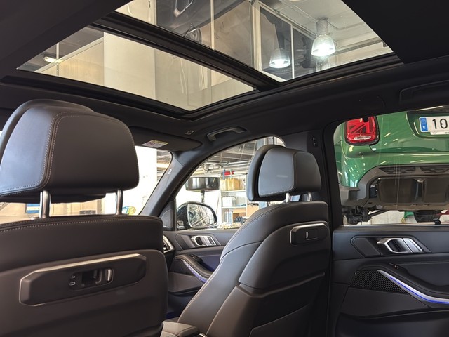 BMW X5 xDrive30d color Marrón. Año 2025. 219KW(298CV). Diésel. En concesionario Enekuri Motor de Vizcaya