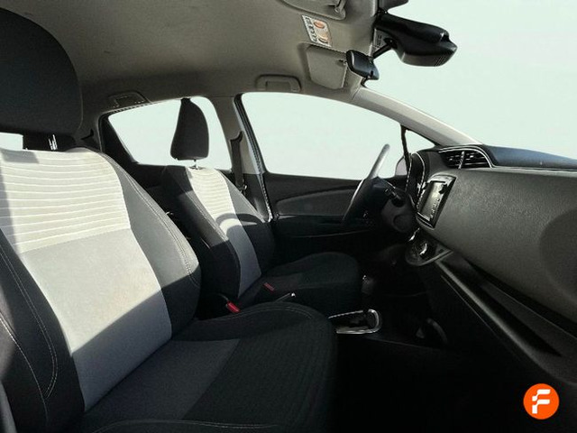 Foto 7 Toyota Yaris 1.5 100H Active Tech 74 kW (100 CV)