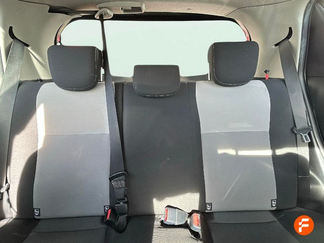 Foto 9 Toyota Yaris 1.5 100H Active Tech 74 kW (100 CV)