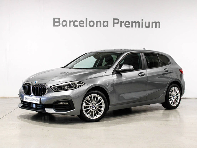 BMW Serie 1 118d color Gris. Año 2024. 110KW(150CV). Diésel. En concesionario Barcelona Premium -- GRAN VIA de Barcelona