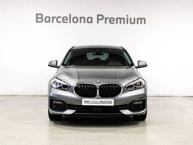 BMW Serie 1 118d color Gris. Año 2024. 110KW(150CV). Diésel. En concesionario Barcelona Premium -- GRAN VIA de Barcelona