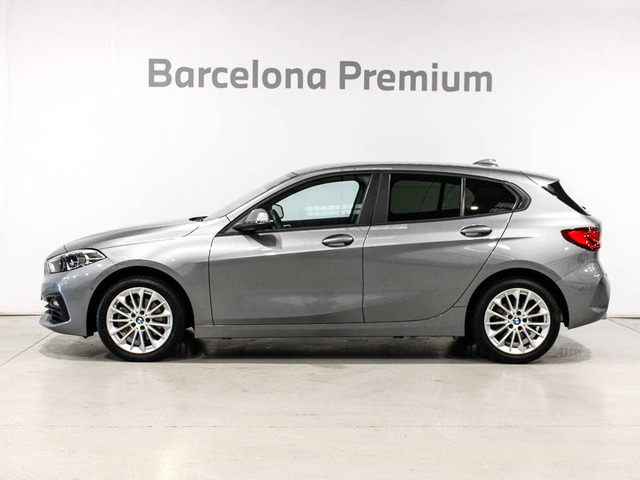 BMW Serie 1 118d color Gris. Año 2024. 110KW(150CV). Diésel. En concesionario Barcelona Premium -- GRAN VIA de Barcelona