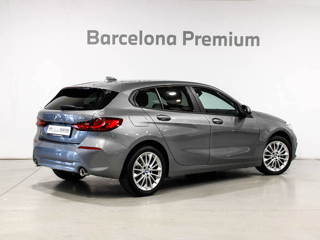 BMW Serie 1 118d color Gris. Año 2024. 110KW(150CV). Diésel. En concesionario Barcelona Premium -- GRAN VIA de Barcelona