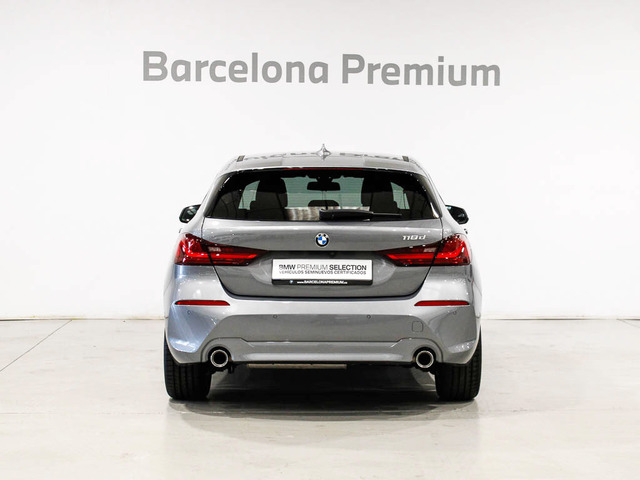 BMW Serie 1 118d color Gris. Año 2024. 110KW(150CV). Diésel. En concesionario Barcelona Premium -- GRAN VIA de Barcelona