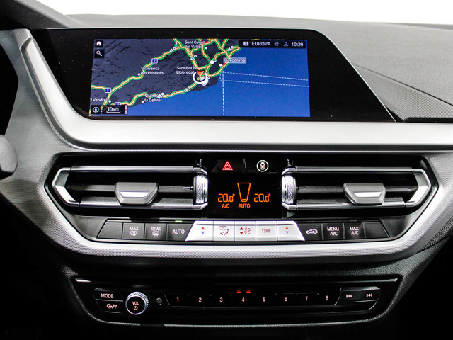 BMW Serie 2 216d Gran Coupe color Negro. Año 2024. 85KW(116CV). Diésel. En concesionario Barcelona Premium -- GRAN VIA de Barcelona